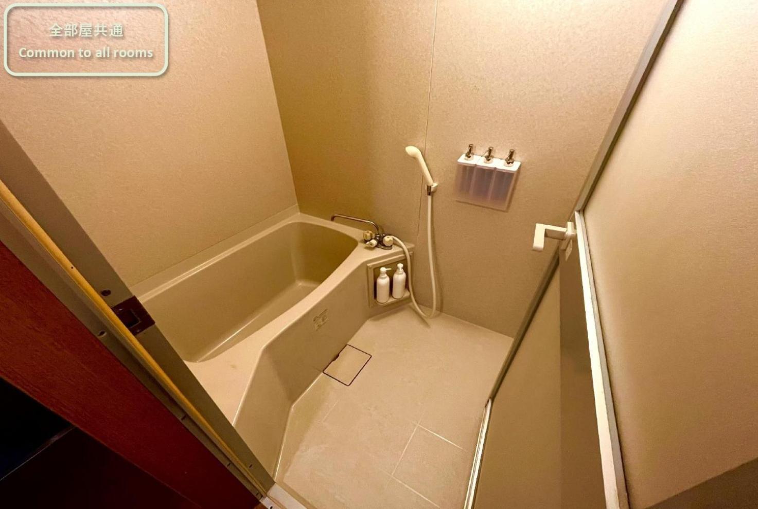東横のヨコ Apartamento Okayama Quarto foto