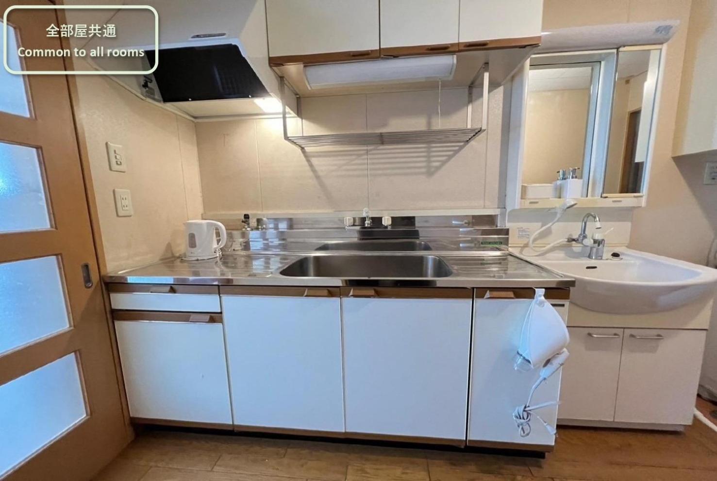 東横のヨコ Apartamento Okayama Quarto foto